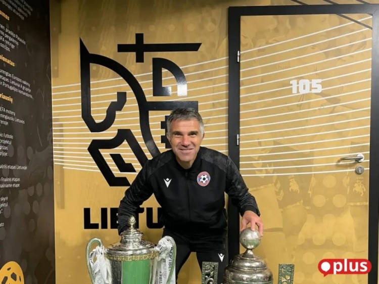 DB电竞平台-足球报：梅州客家不想在中甲得过且过，新帅+新外援今日抵达